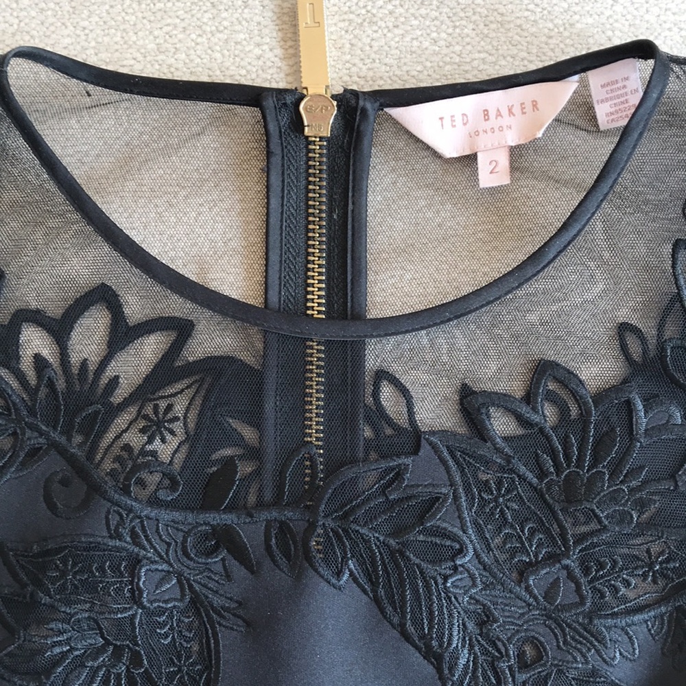 Flattering Ted Baker dress - Picture 3 of 3